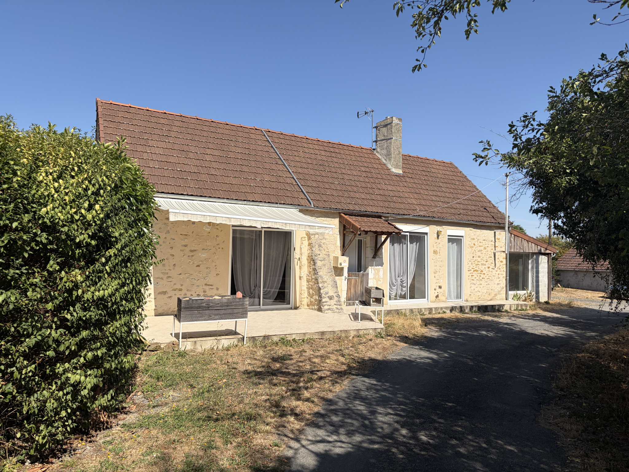 Maison en pierre pleine de charme avec climatisation à moins