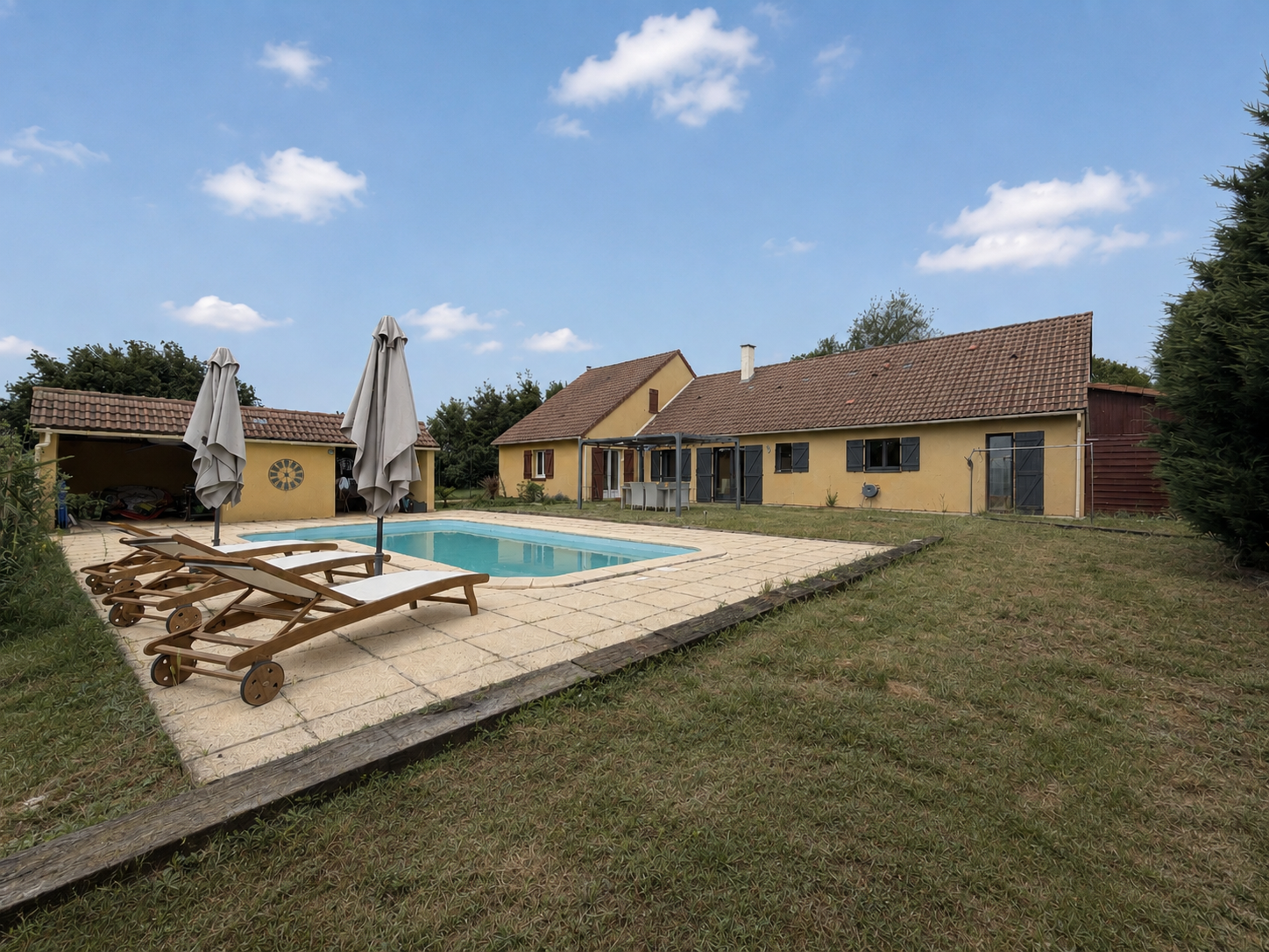 Maison familiale de 180 m2 avec piscine sur plus de 4 000 m2
